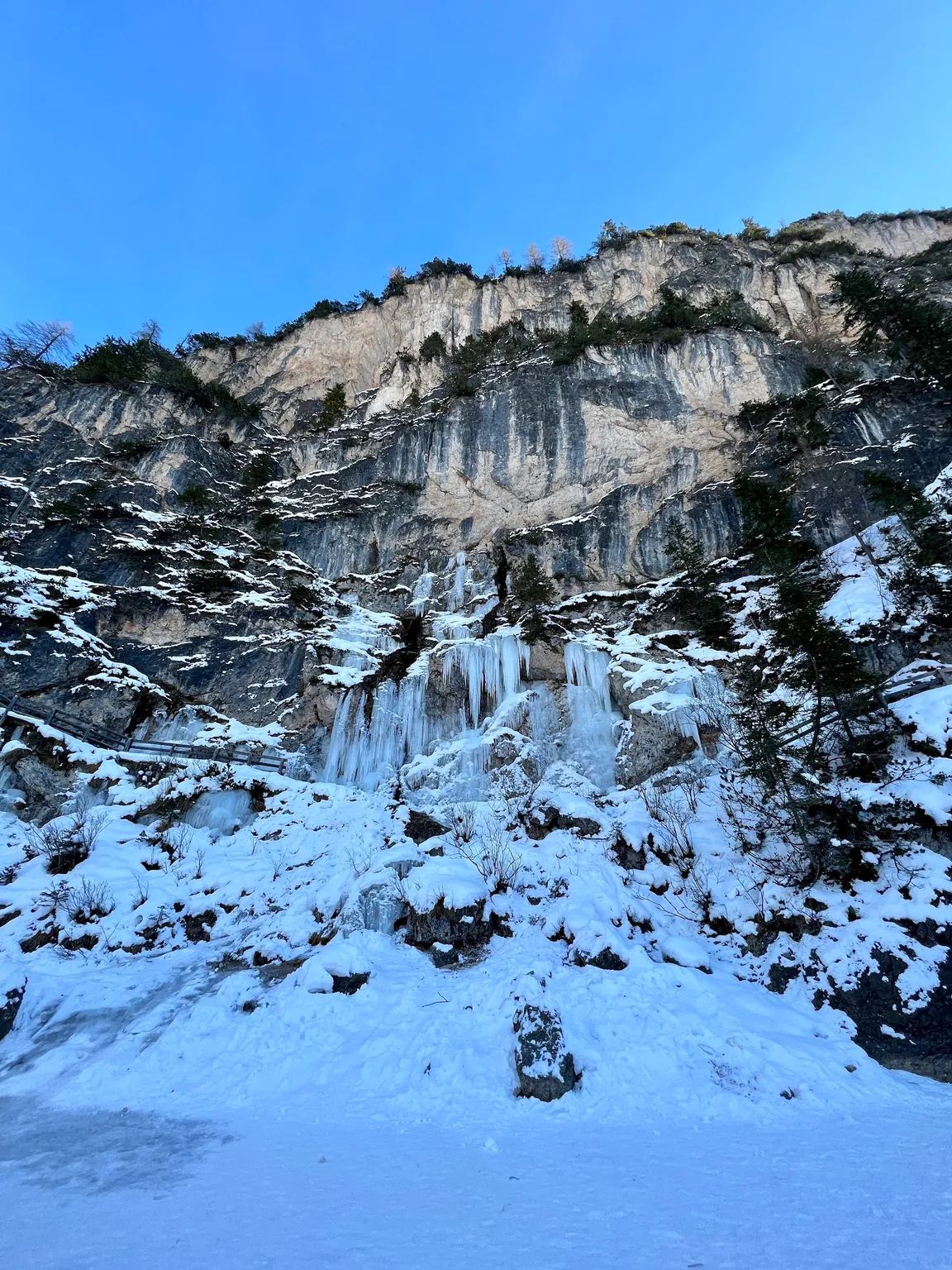Cascata ghiacciata di Braies