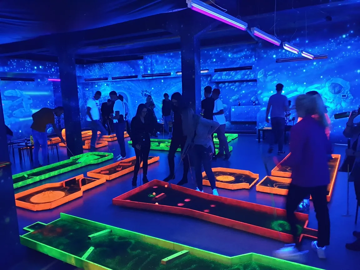 Cosmic Minigolf Pub