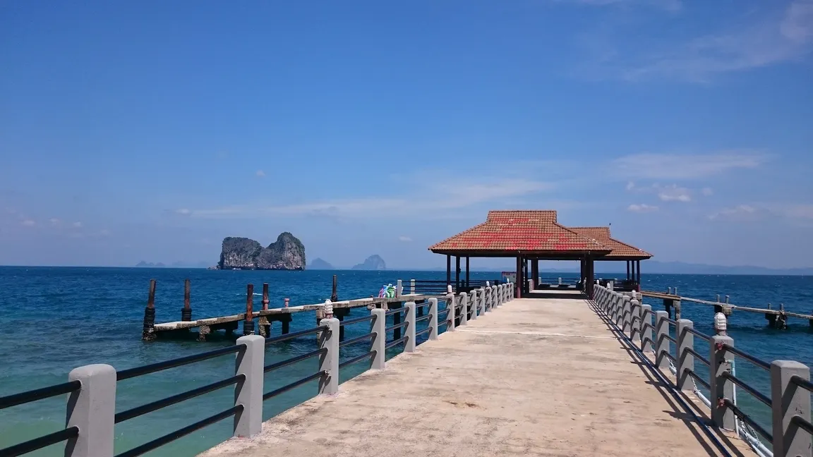 Koh Ngai Resort