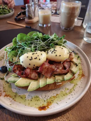J House Świnoujście | Śniadania | Lunche | Kolacja
