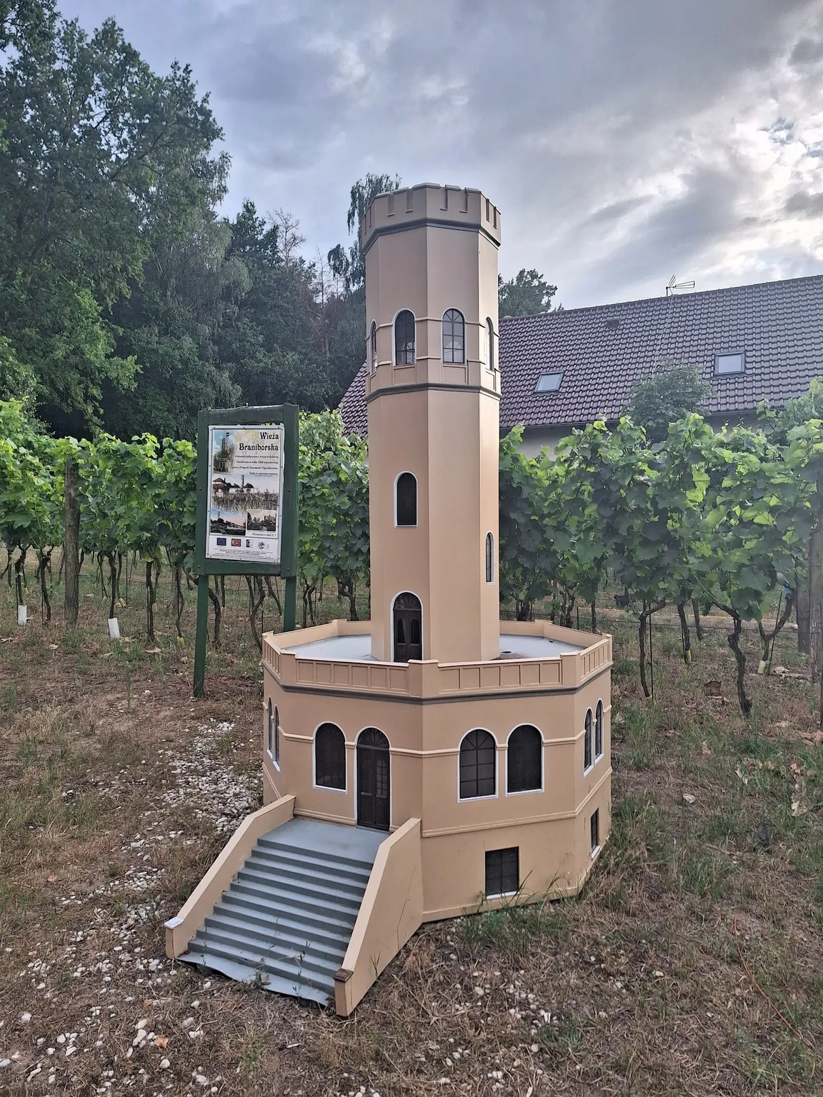 Winnica Julia oraz Park Miniatur Obiektów Winiarskich
