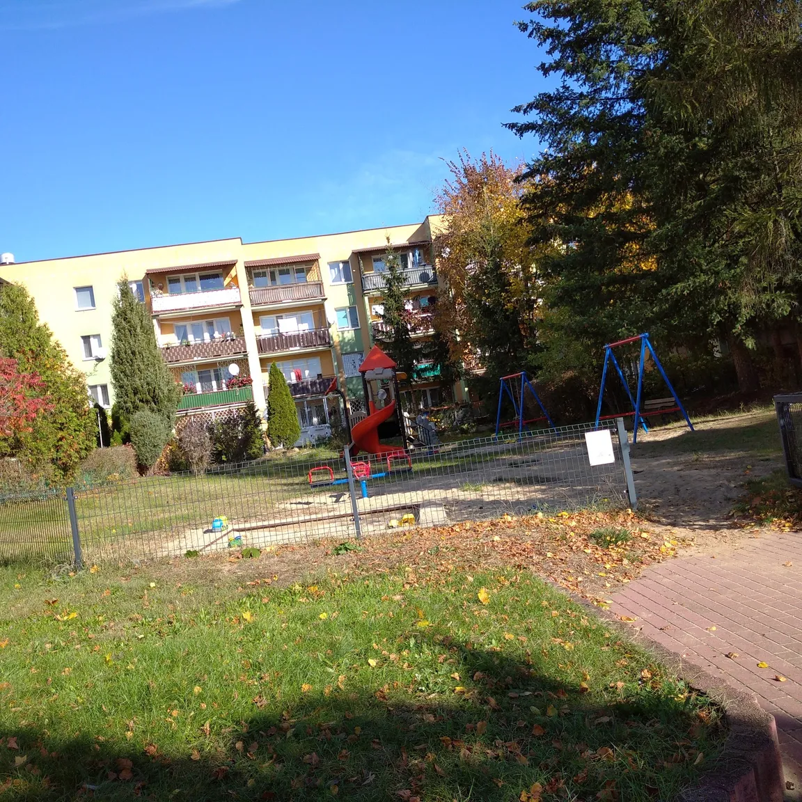 Plac zabaw przy gabinecie neurologicznym