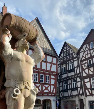 Ritter Hattstein-Brunnen