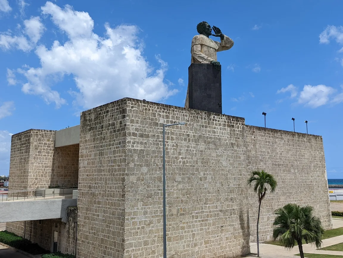 Monument to Friar Antonio of Montesino