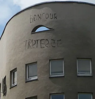 Bonjour Tristesse (Wohnhaus Schlesisches Tor)