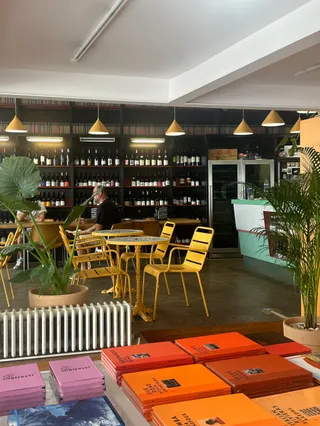 Le Buste et l'oreille - Bar à vin et Librairie