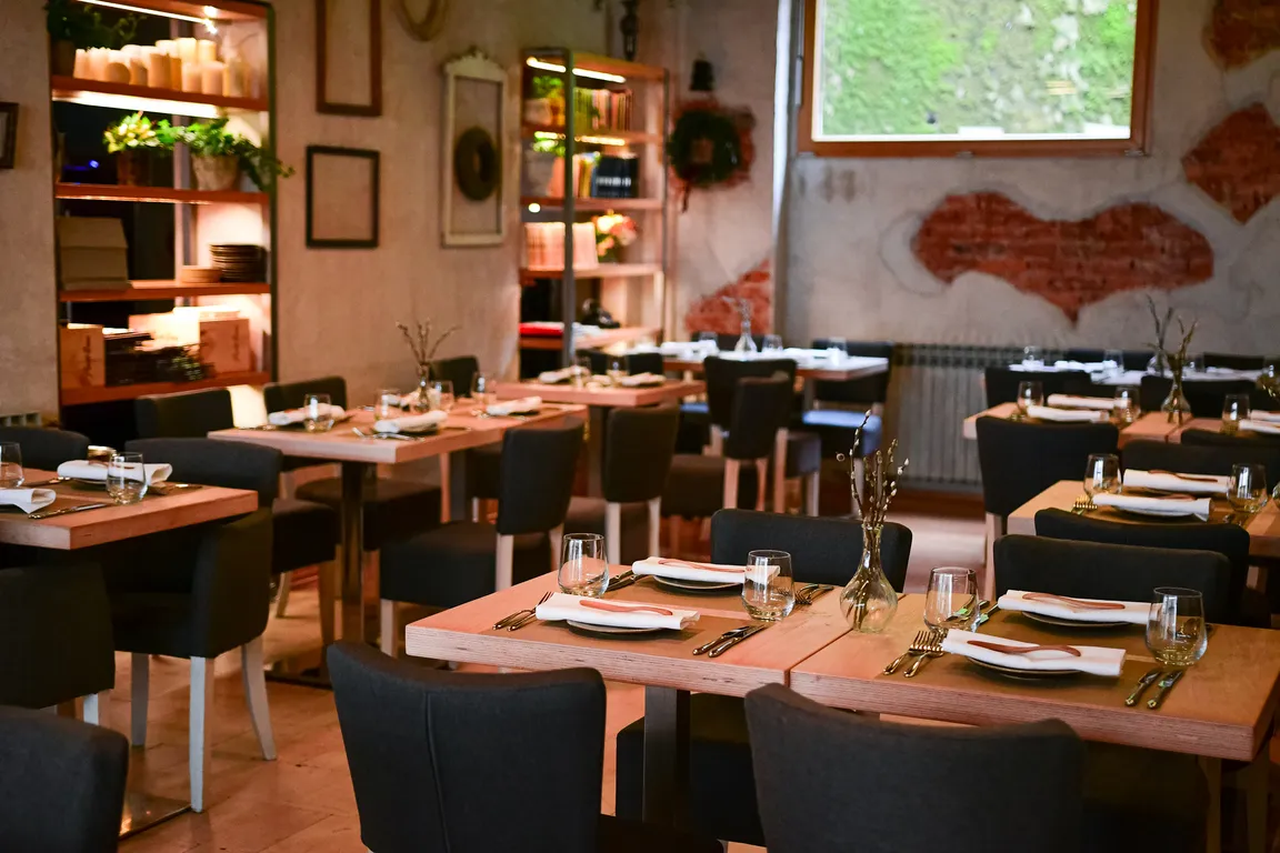 Pod Zidom Bistro