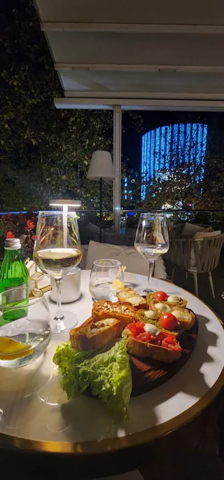 Piano Bar Elysee Tirana