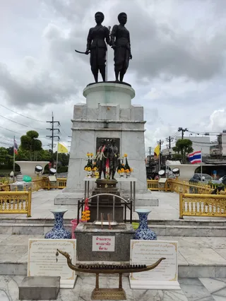 Thao Thep Krasattri and Thao Si Sunthon Monument