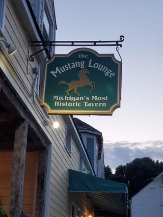 Mustang Lounge