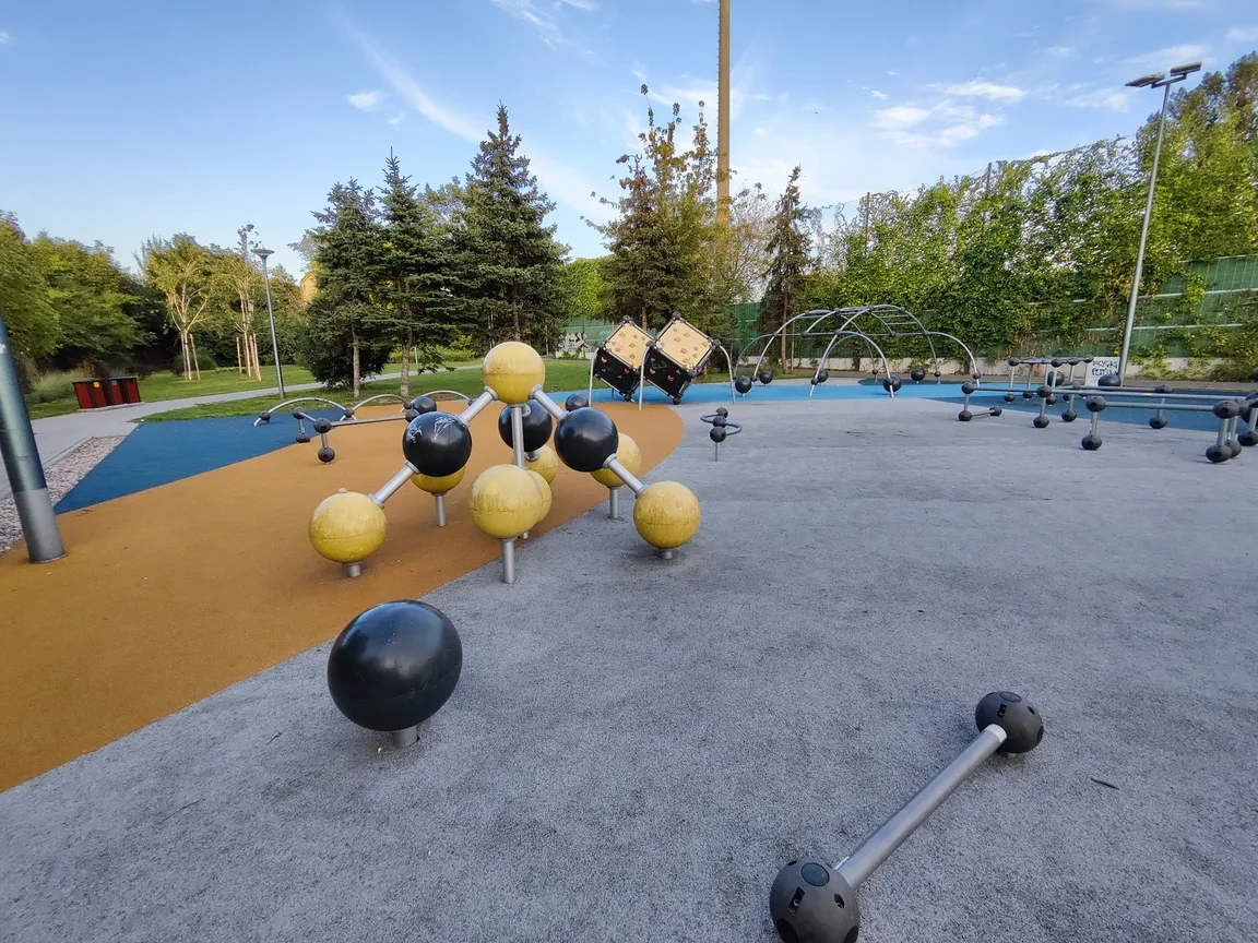Hasanka - Plac Zabaw i Skatepark