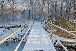 Mostek pieszo-rowerowy na rzece Glaźna