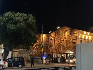 მწვანე ბაზრის სკულფტურა