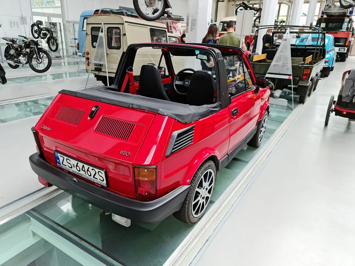 Muzeum Techniki i Komunikacji - Zajezdnia Sztuki w Szczecinie