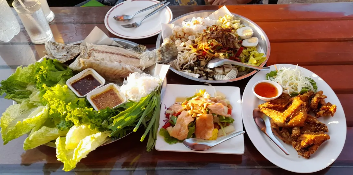 อีสานริมหาด Isarn Beachside Restaurant