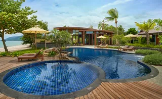 Khanom Beach Resort And Spa