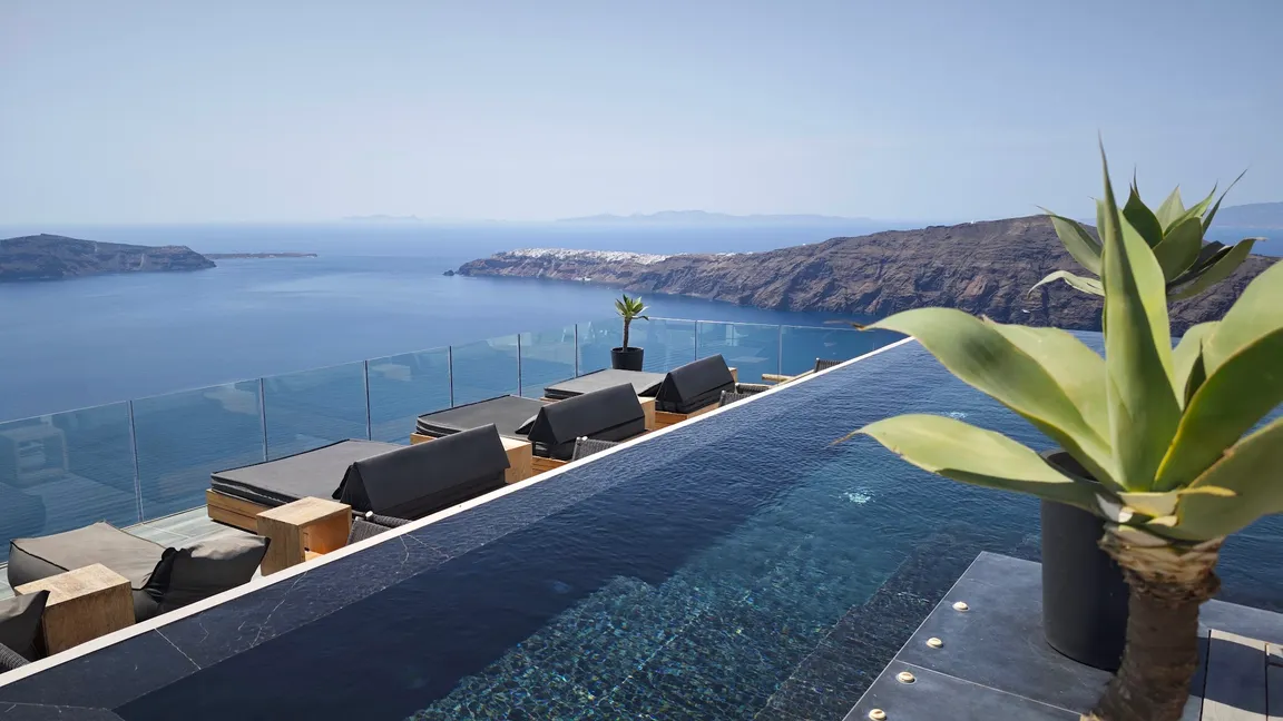 Le Moustache Caldera Pool Lounge & Restaurant