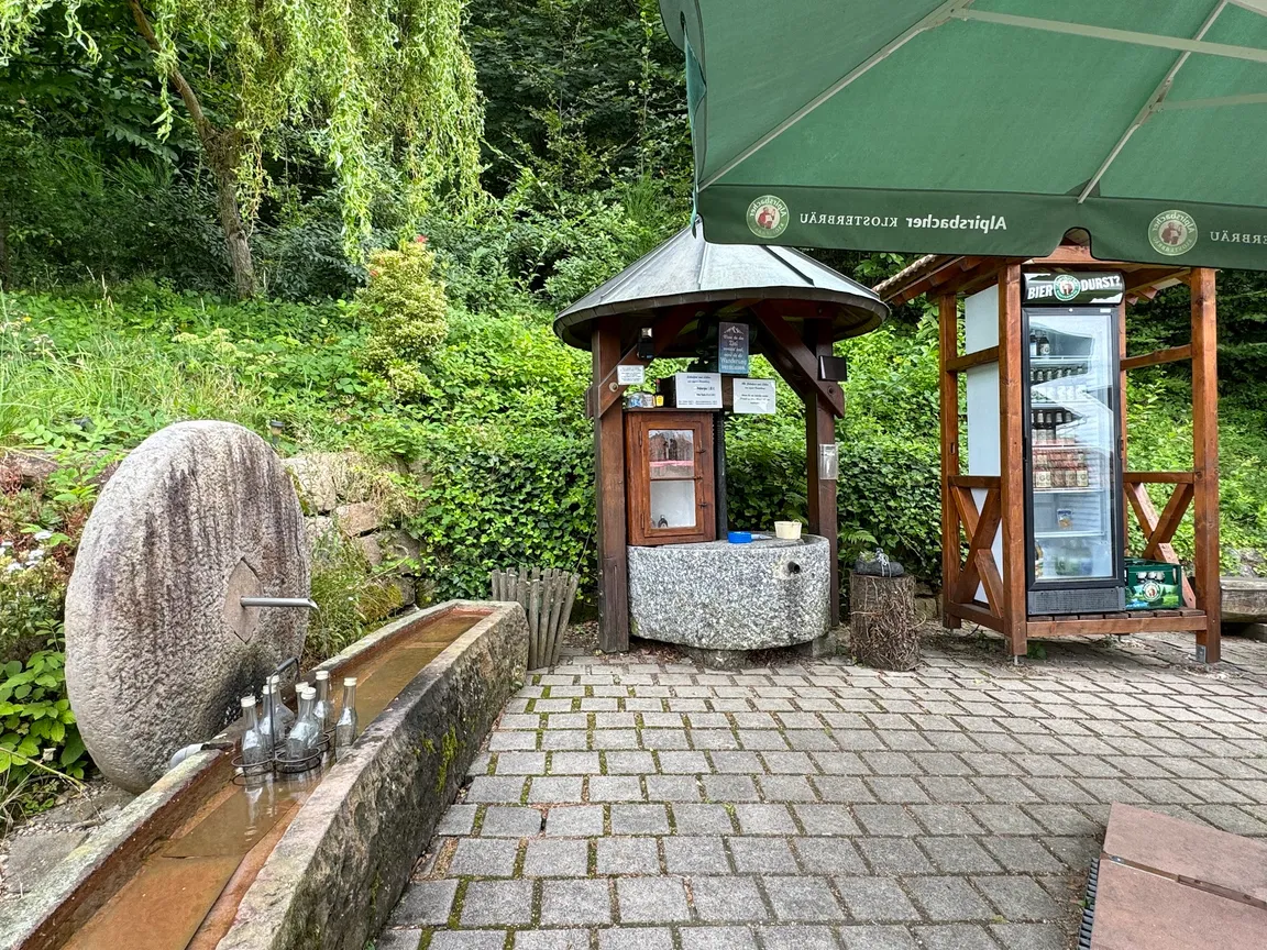 Schnapsbrunnen am Haus Zink
