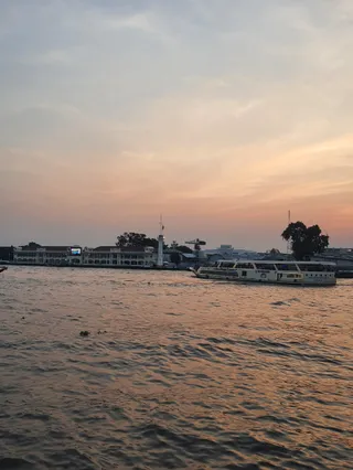 Royal Thai Navy Club