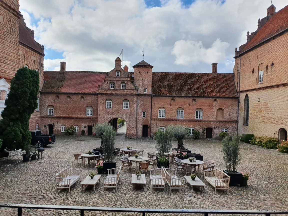 Holckenhavn Castle