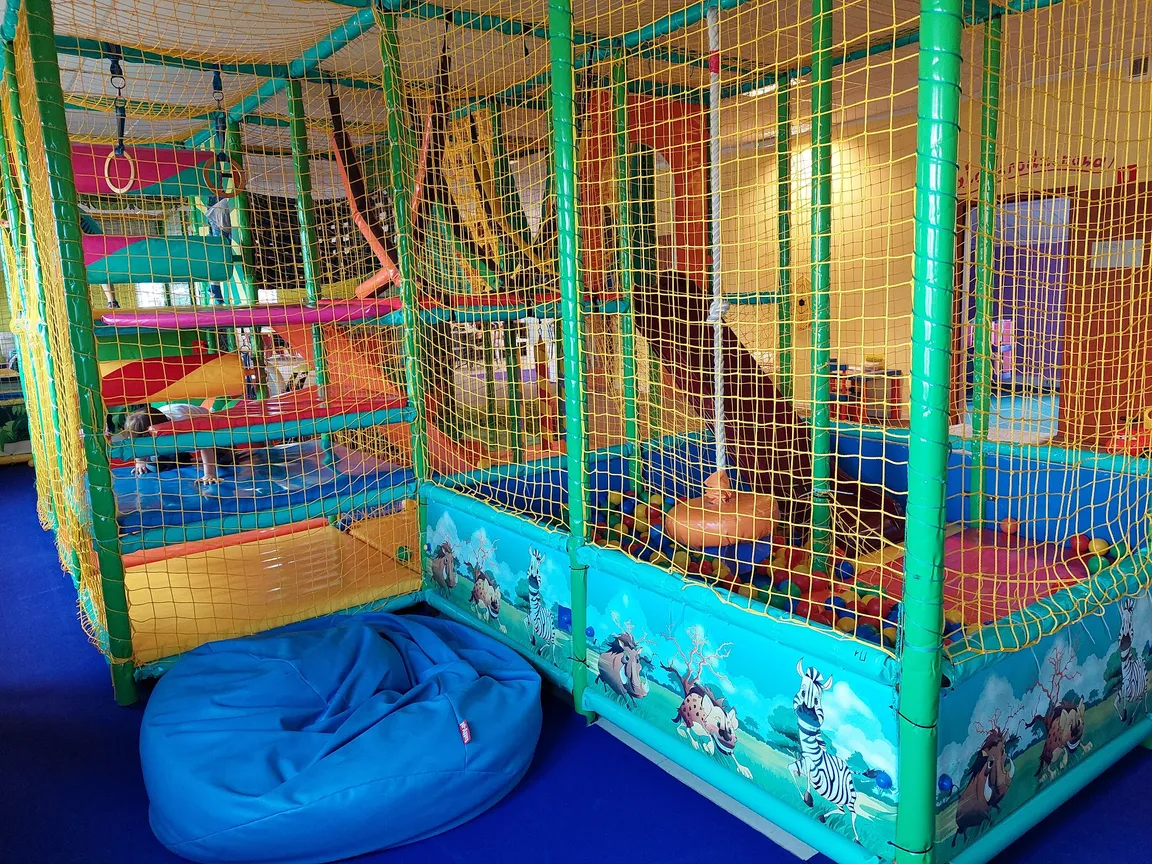 Kraina Urwisów sala zabaw imprezy okolicznościowe dla dzieci kinderbale