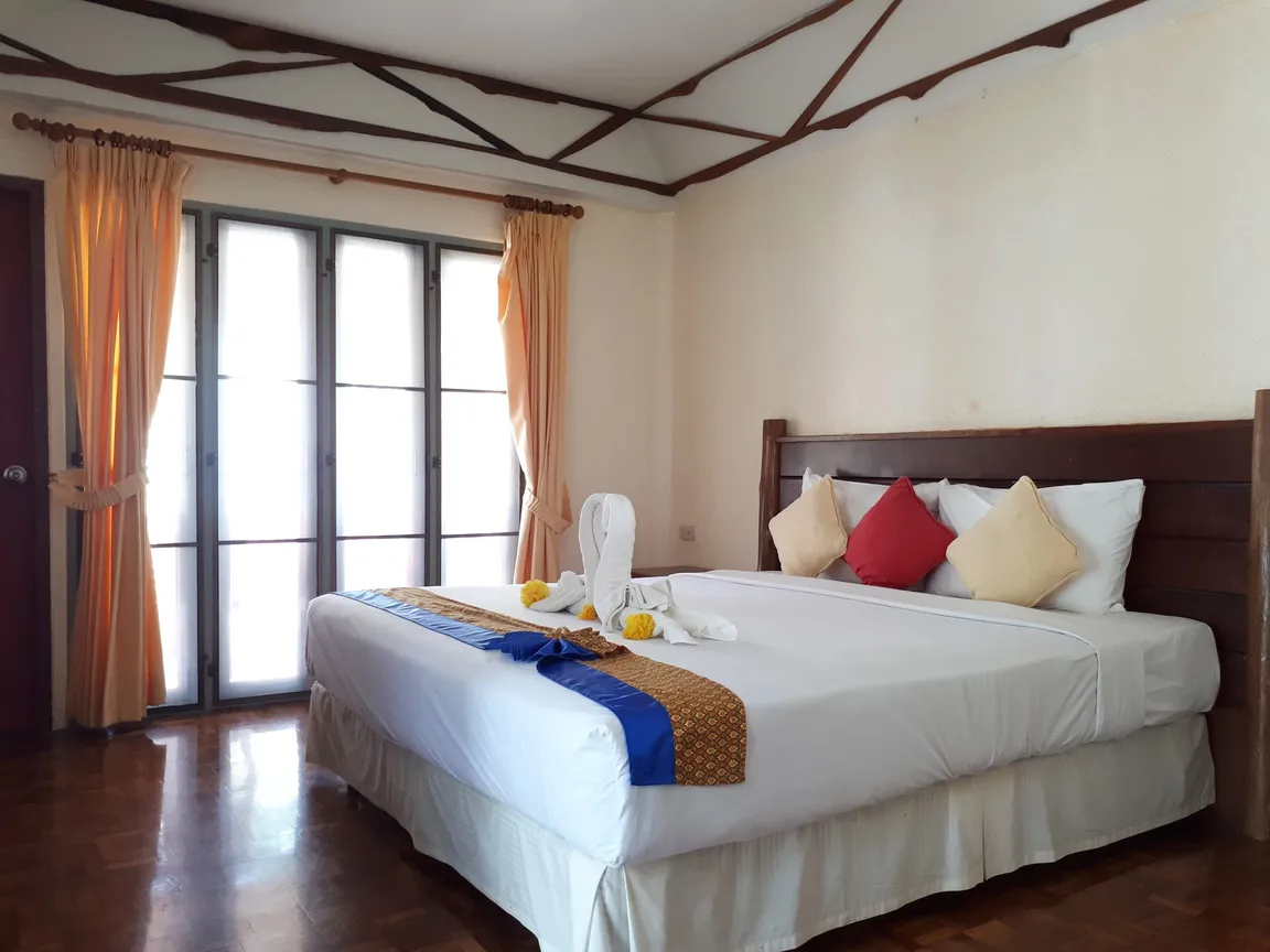 Koh Ngai Resort