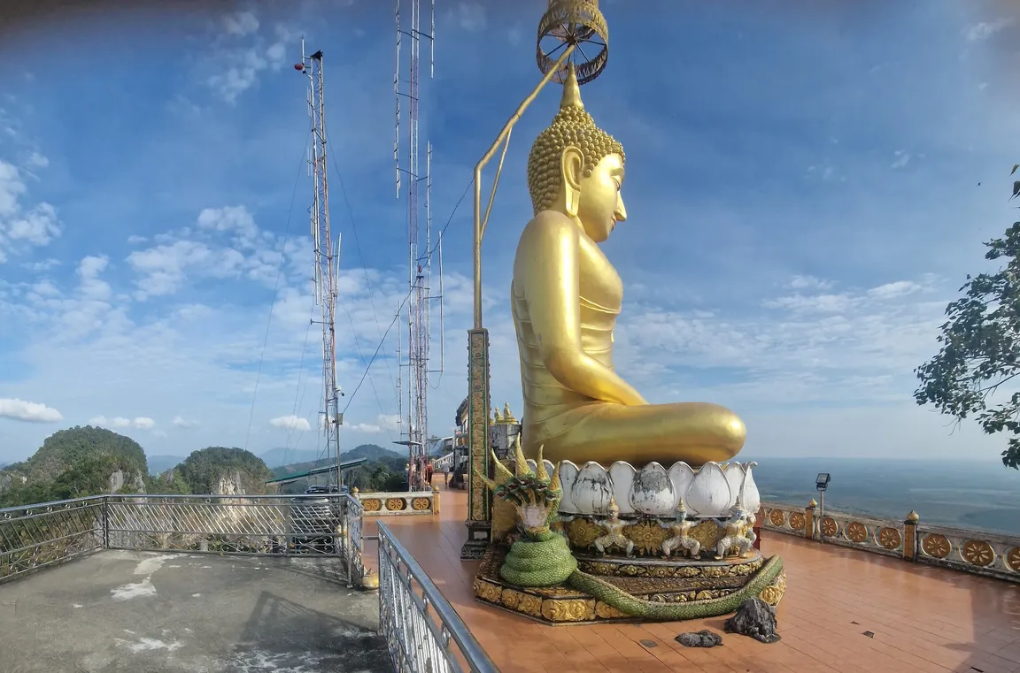 Wat Tham Suea