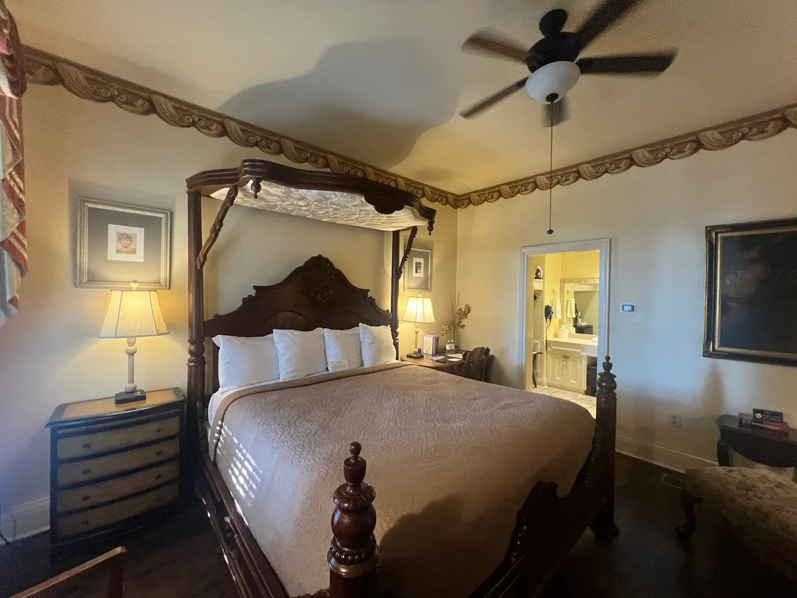 Anchuca Historic Mansion and Inn