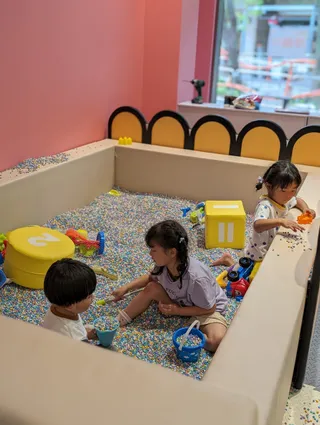 CORNER'S CAFE（カーナーズ カフェ）KIDS PARK併設
