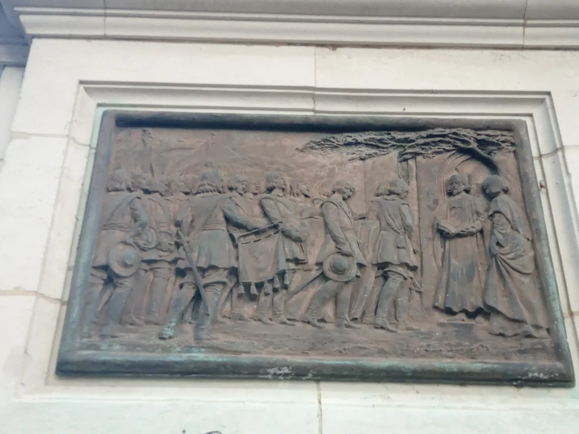 Statue of John Hampden
