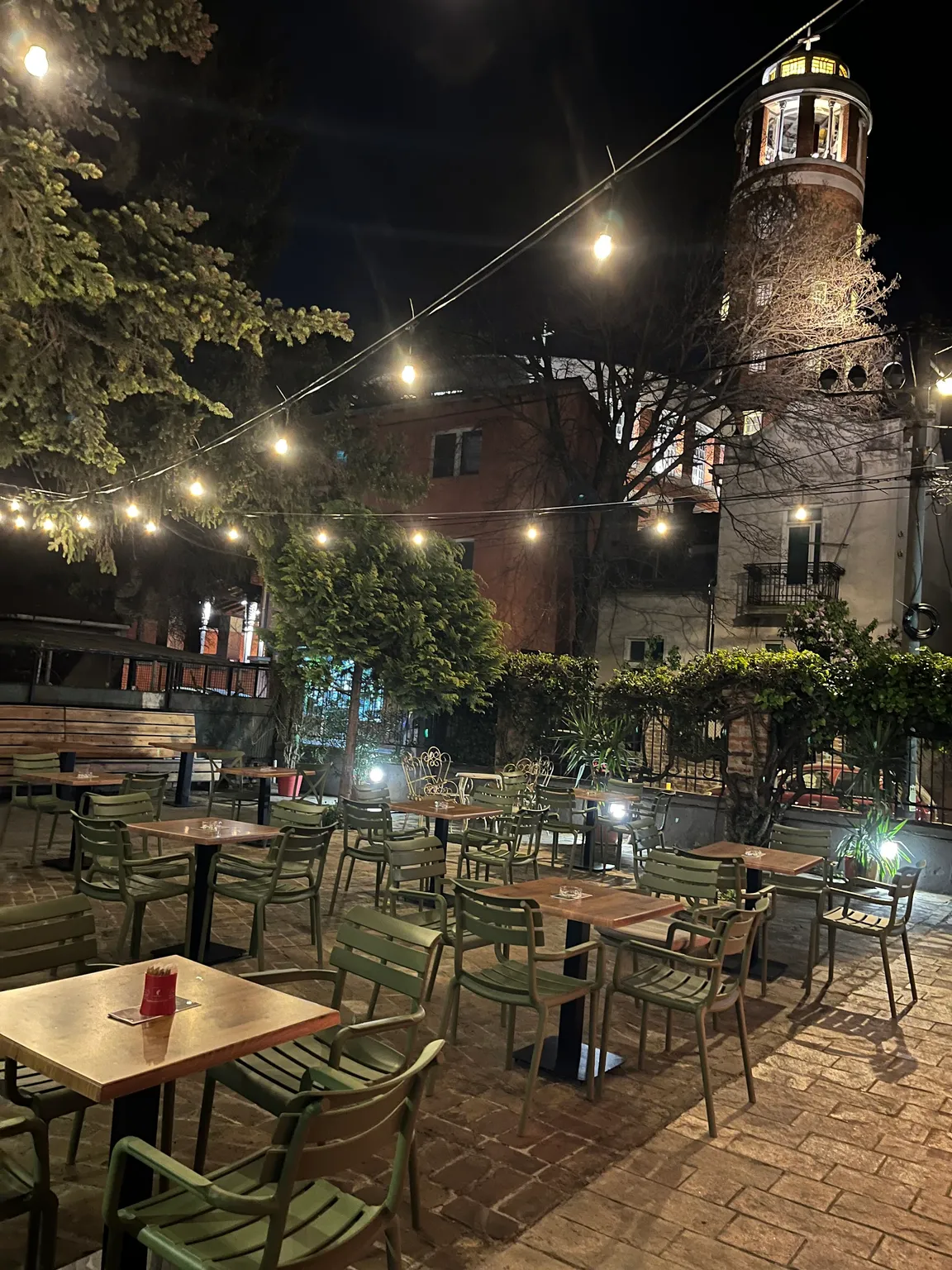 Flamingo Bar & Play