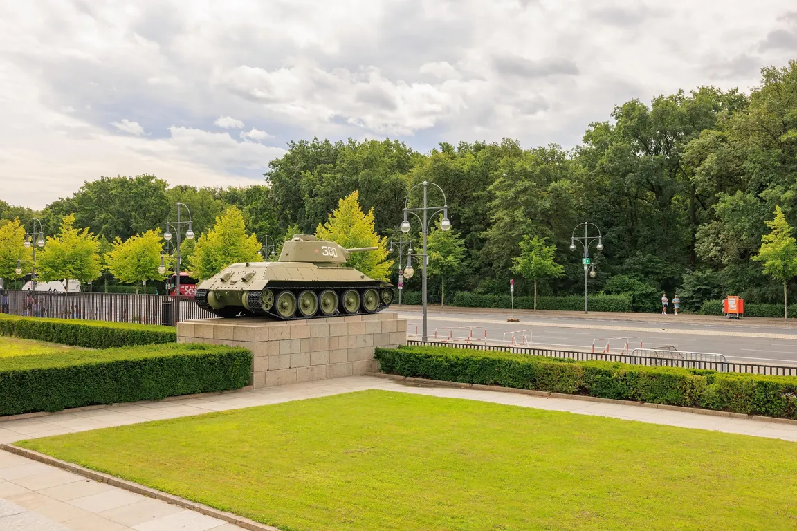 Pomnik Żołnierzy Radzieckich w Berlinie-Tiergarten