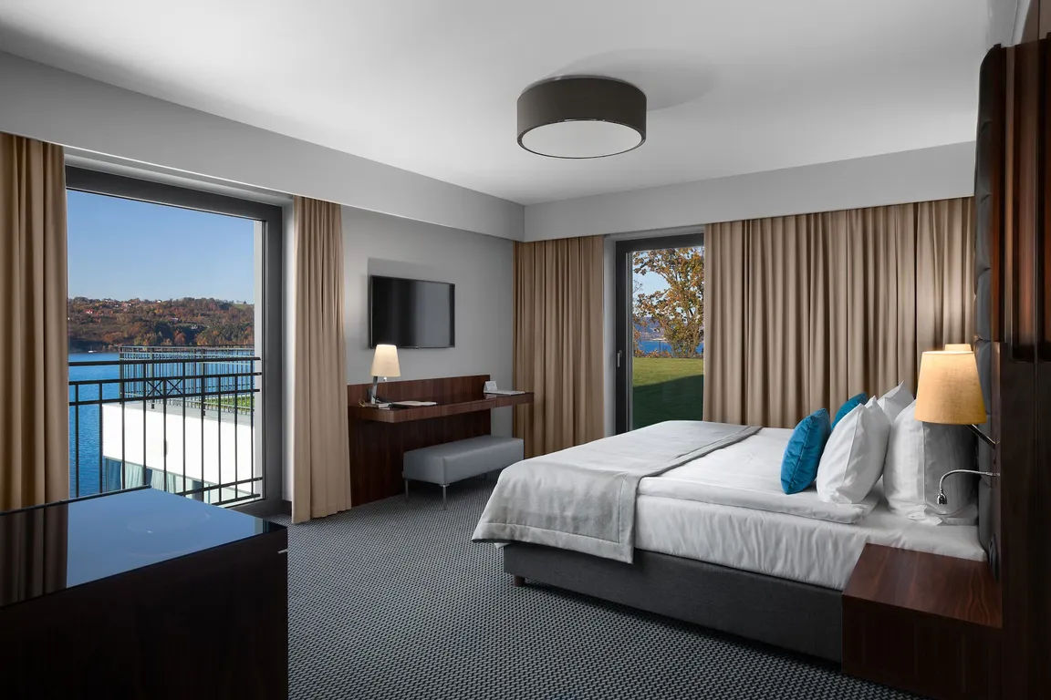 Heron Live Hotel