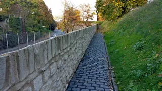 Rundweg Restaurierte Zitadellenmauer