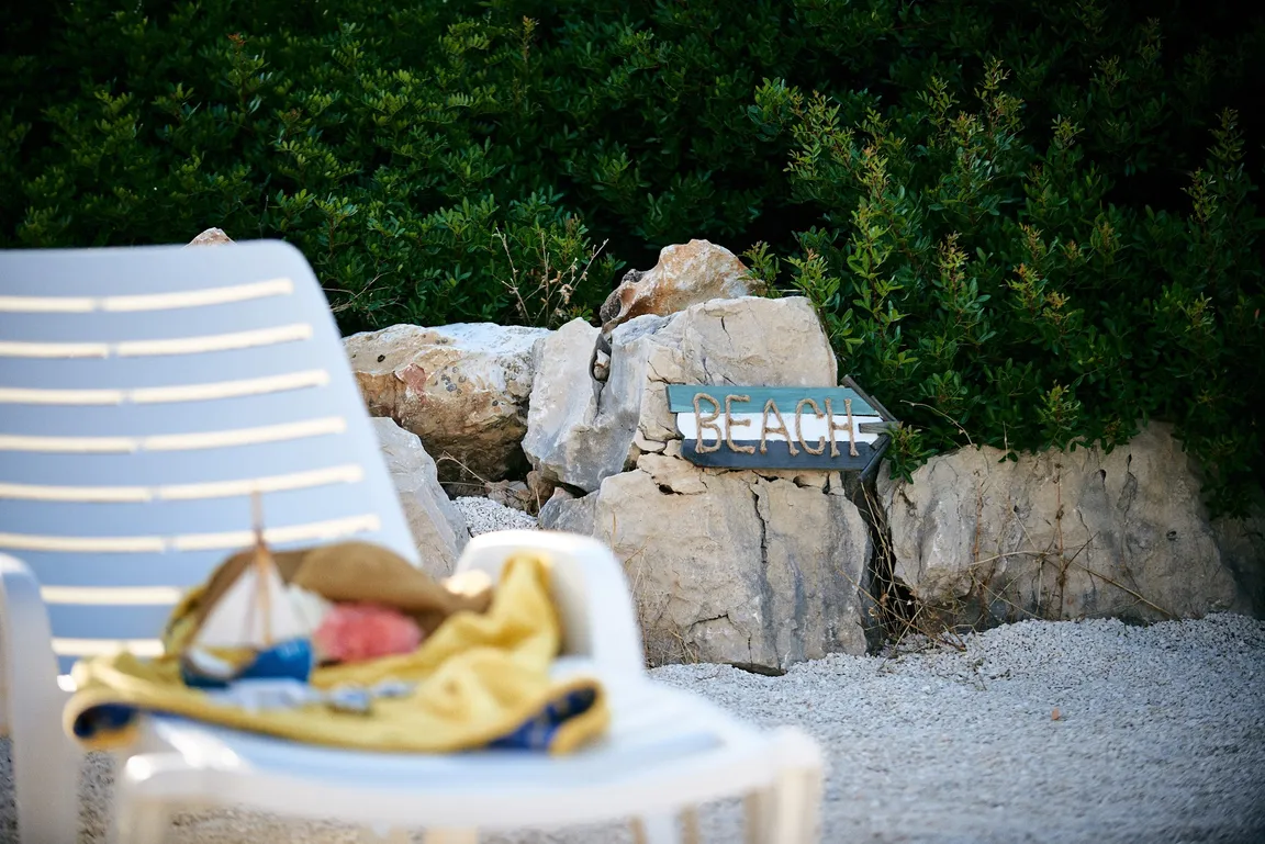 "Boat Tour from Trogir to Secret Underwater Museum: Private Beach & Resort
