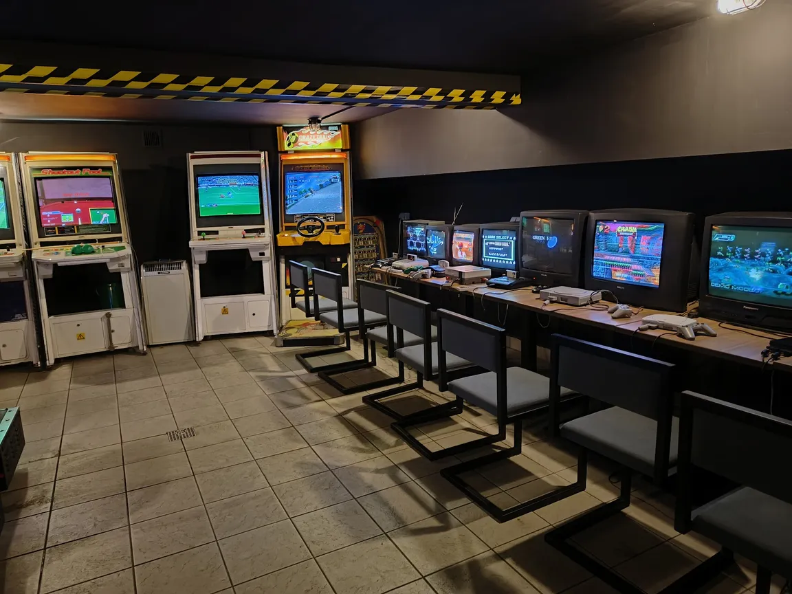 FunHouse Katowice - Interaktywne Muzeum Flipperów i Gier Arcade | Salon Gier | Flippery Śląsk | Sala zabaw