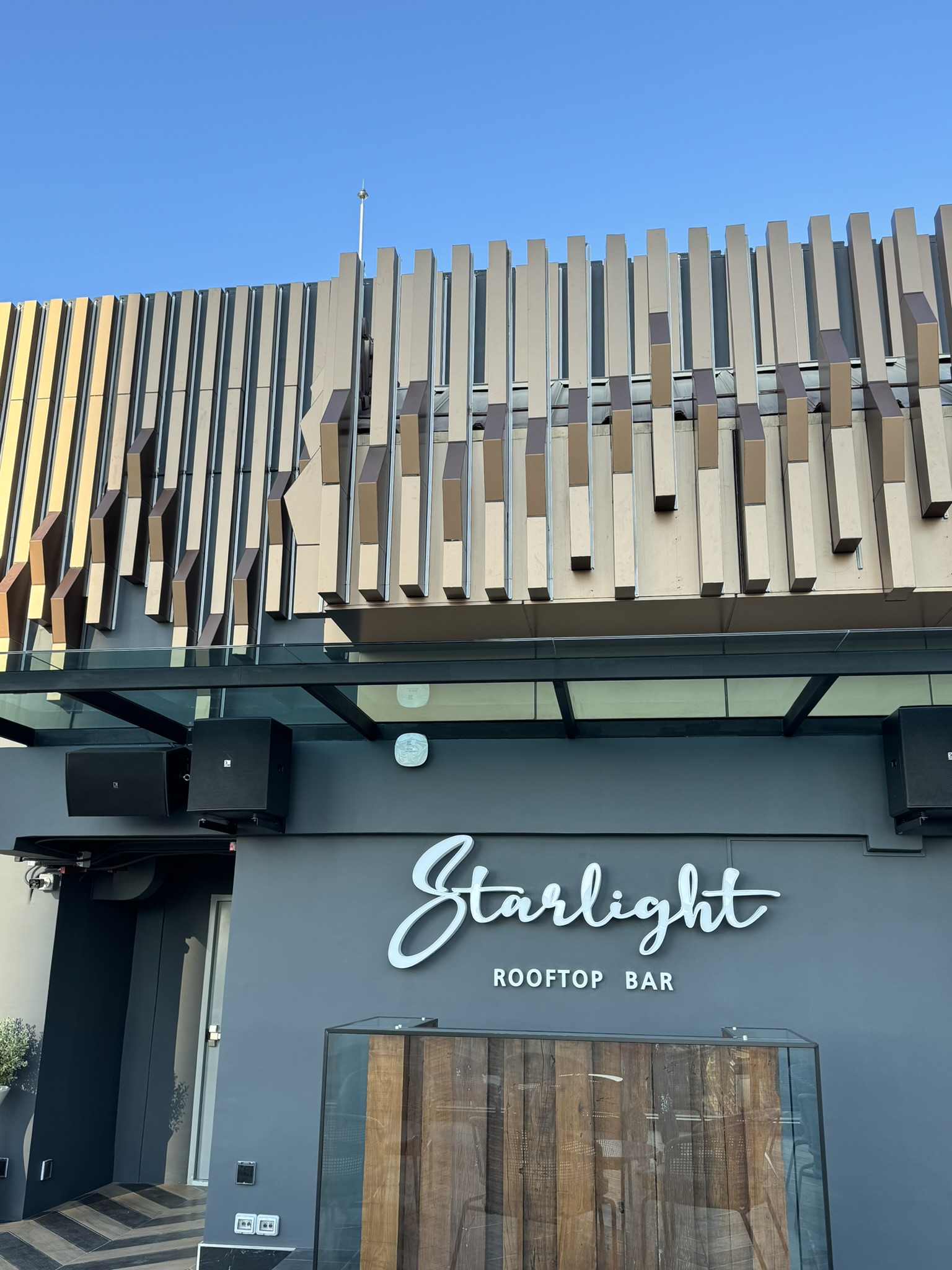 Starlight Rooftop Bar | Hopsa