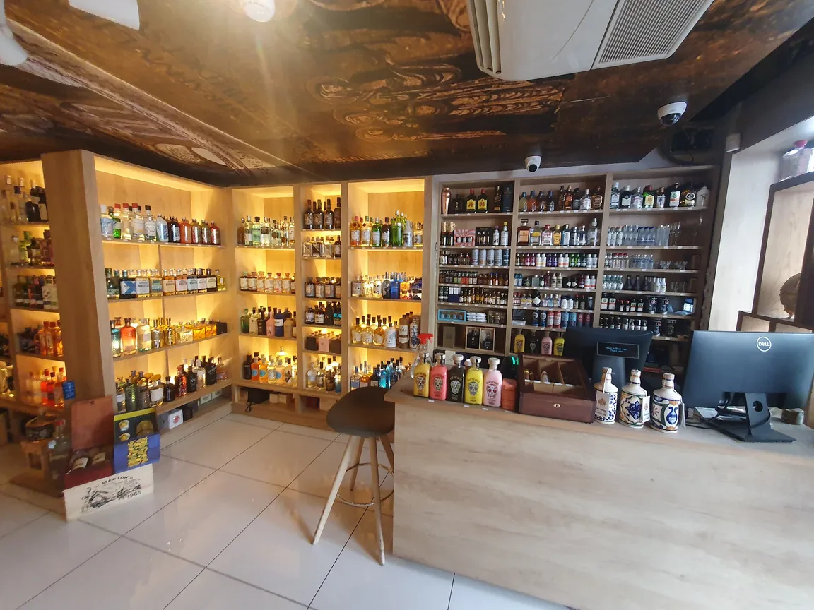 Venesia Fine Food & Spirits, The Strand, Sliema