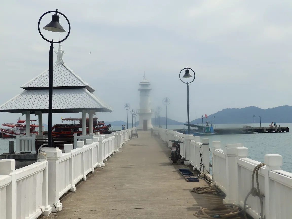 Bang Bao Pier