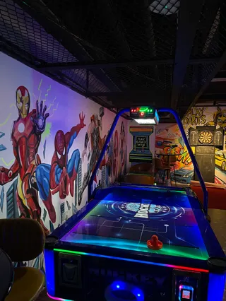 Funny Cat Sports Bar & Lounge