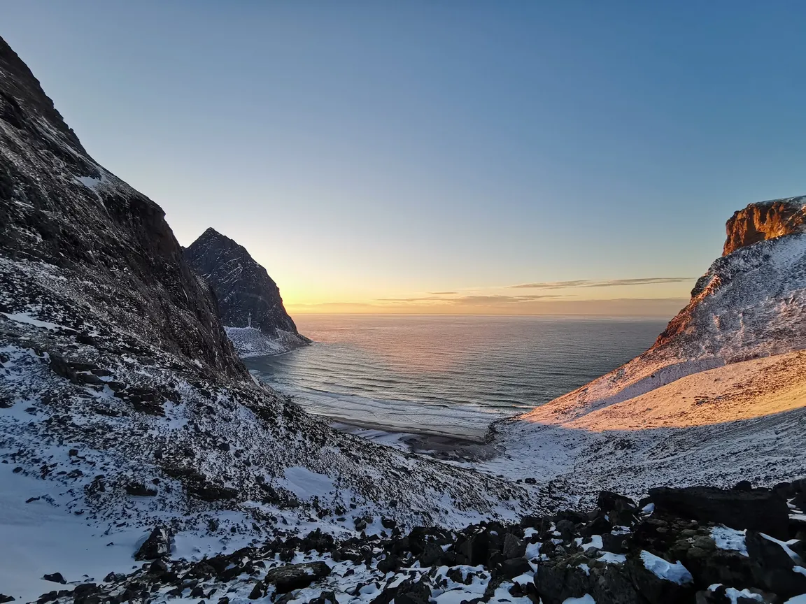 Kvalvika Beach Trail Head