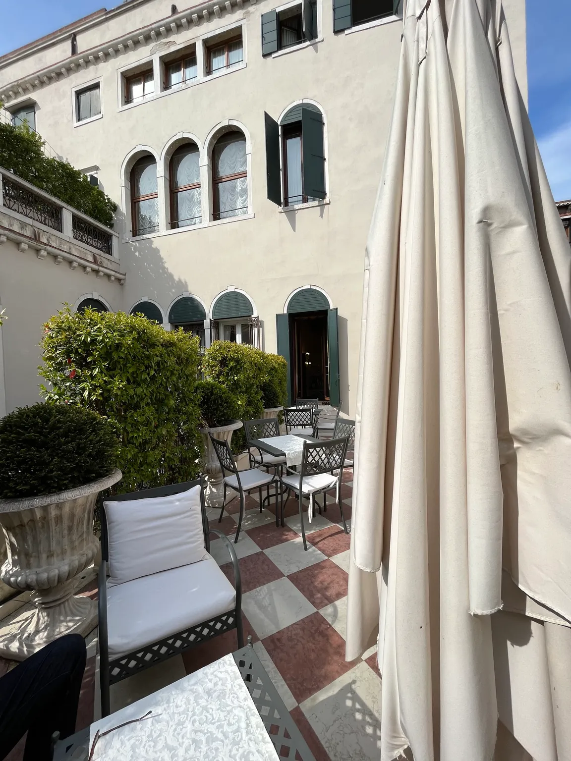Bat Bar Lounge & Terrace