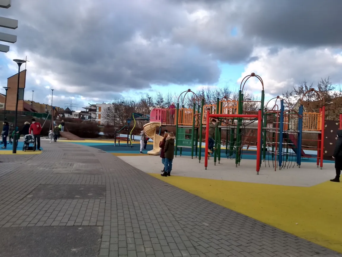 Hasanka - Plac Zabaw i Skatepark