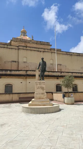 Gnien Sir Anthony Mamo