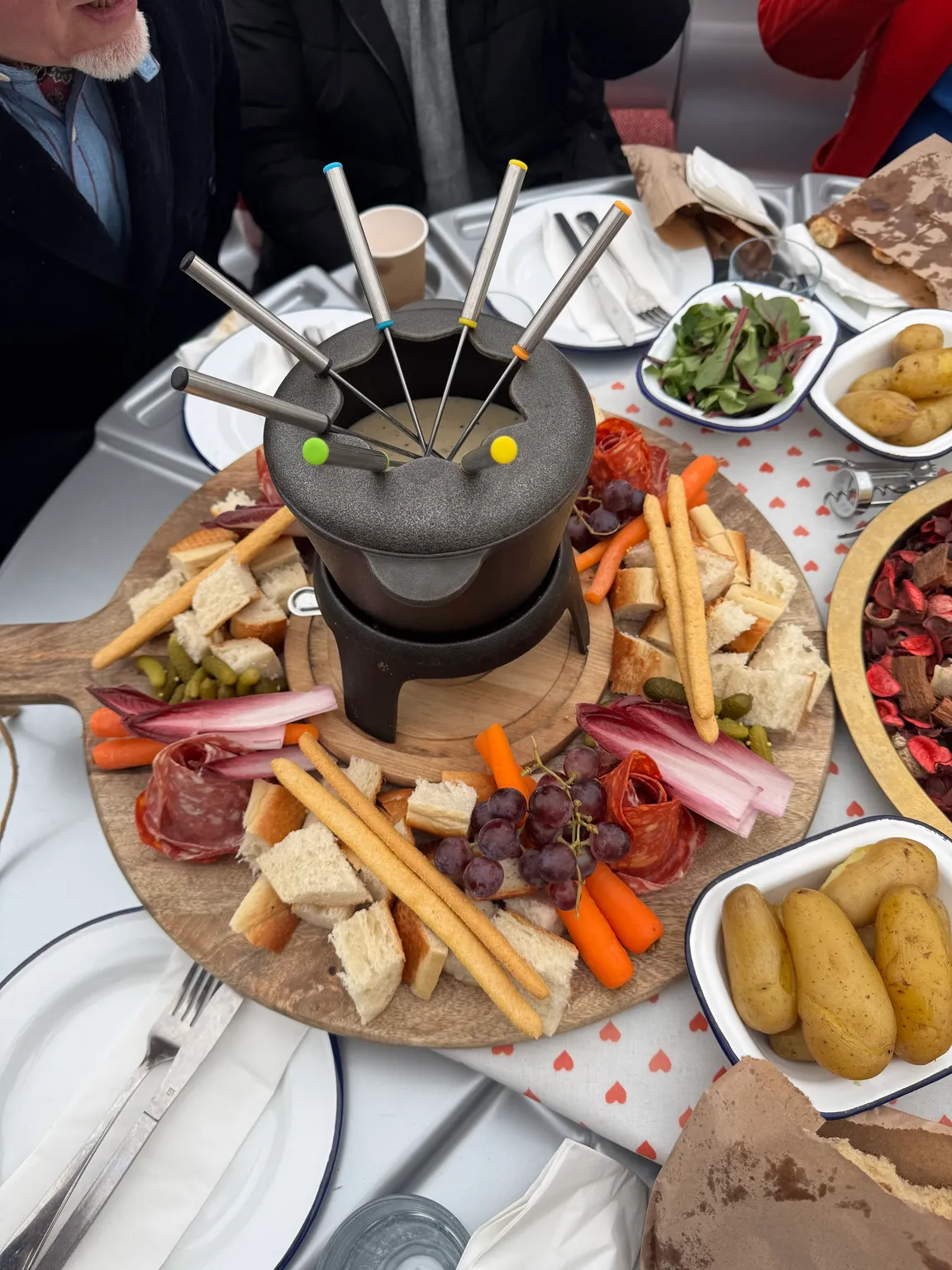 Skuna- BBQ, Hot Tub & Igloo Boats (Canary Wharf)