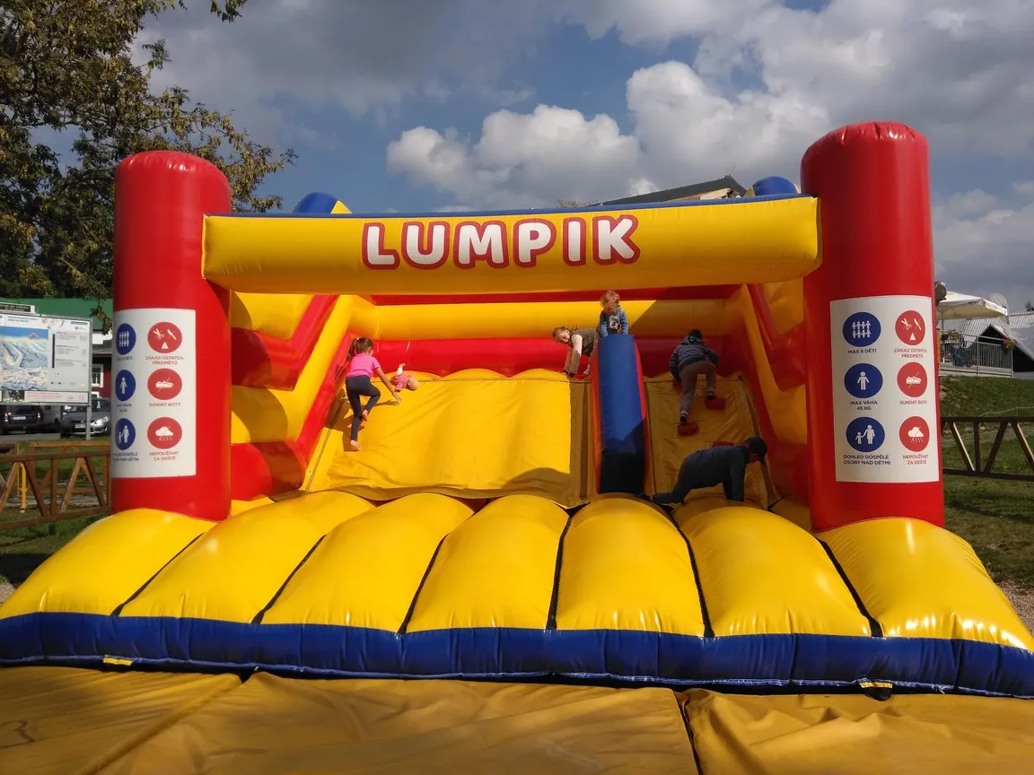 Dětský park u lanové dráhy