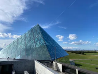 Glass Pyramid "HIDAMARI"