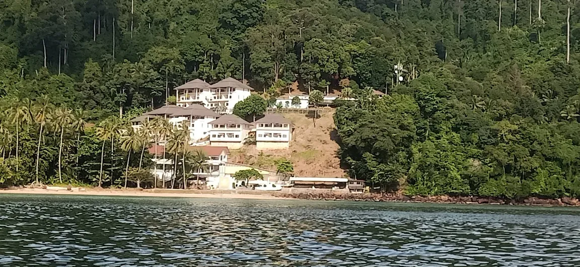 Cliff Beach Bar and Restaurant Koh Ngai Cliff Beach Resort