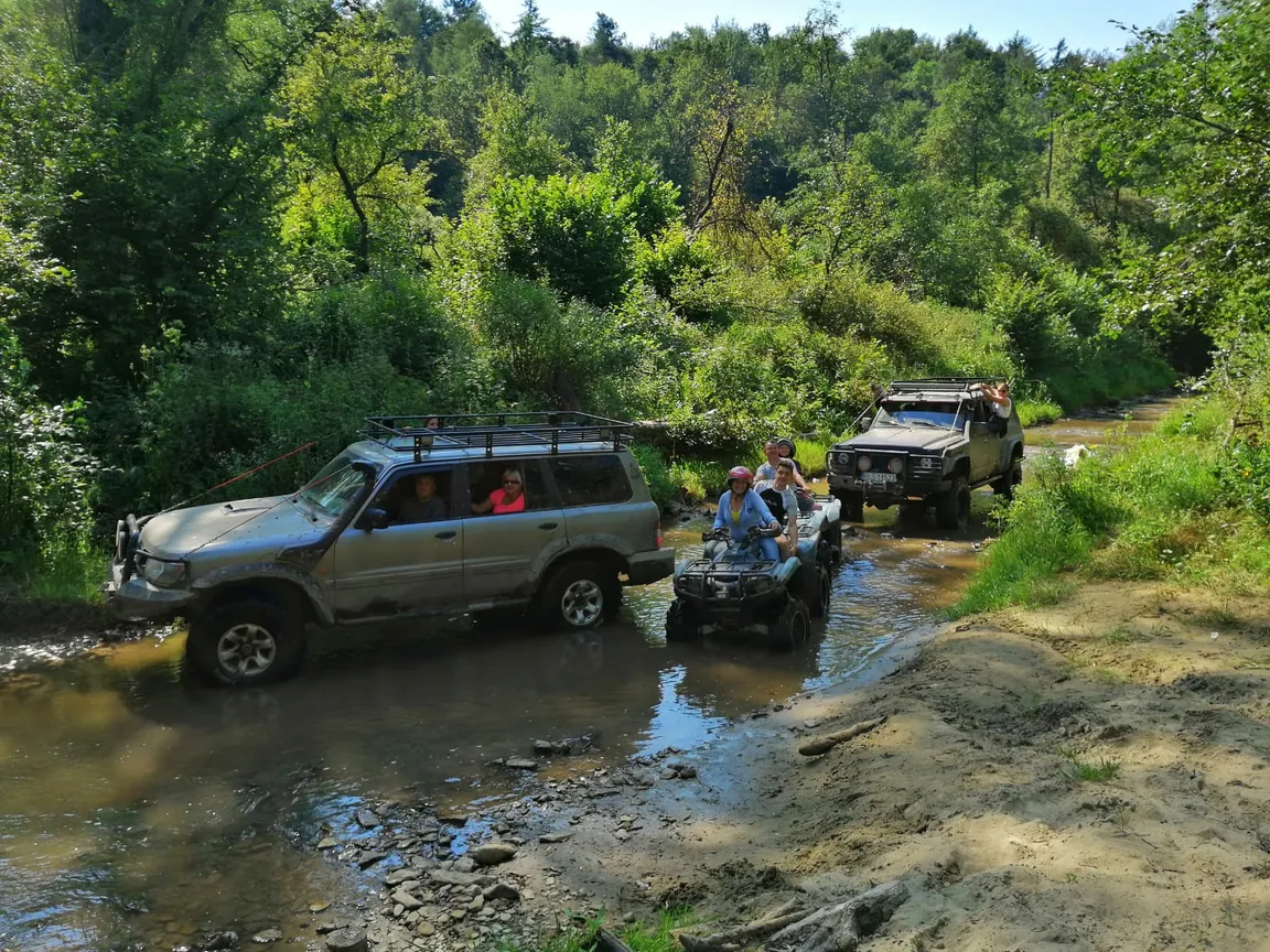 Wycieczki 4x4 BIESZCZADY "Ty kierujesz"