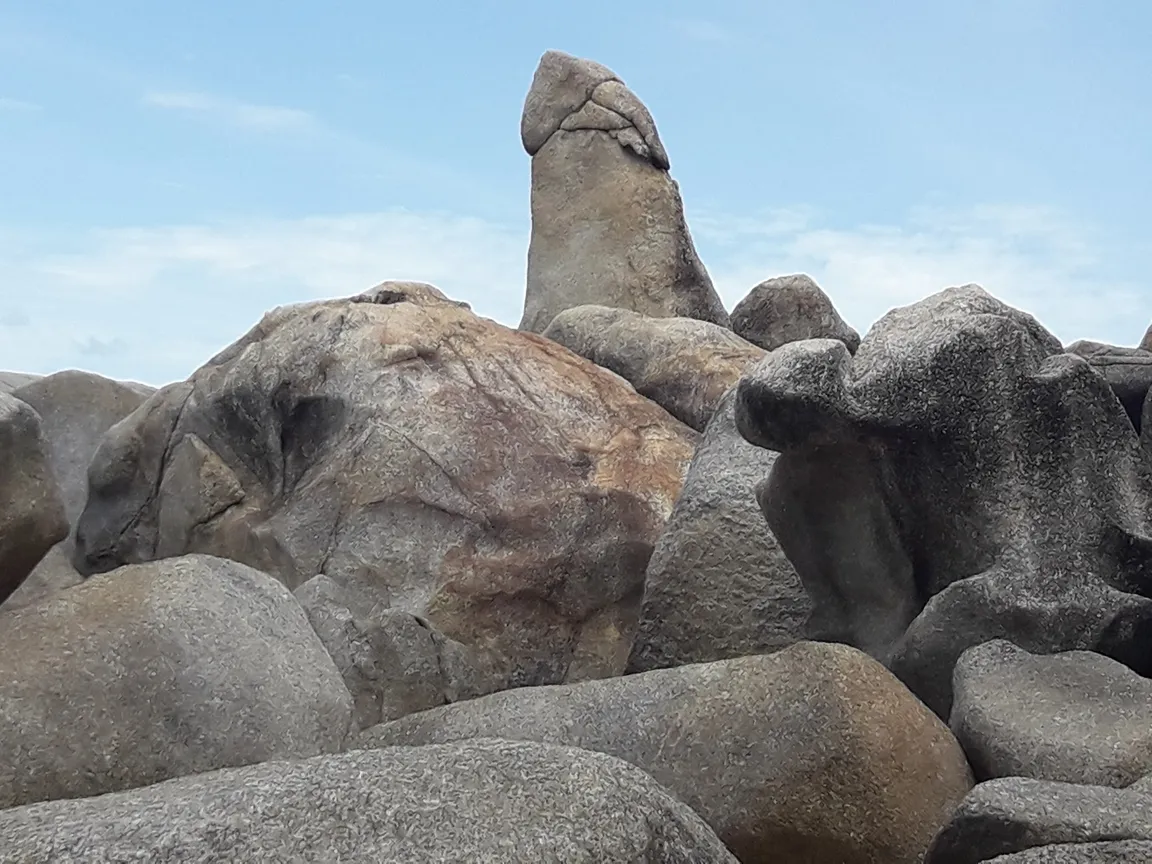 Grandfather and Grandmother Rocks (Hin Ta Hin Yai)
